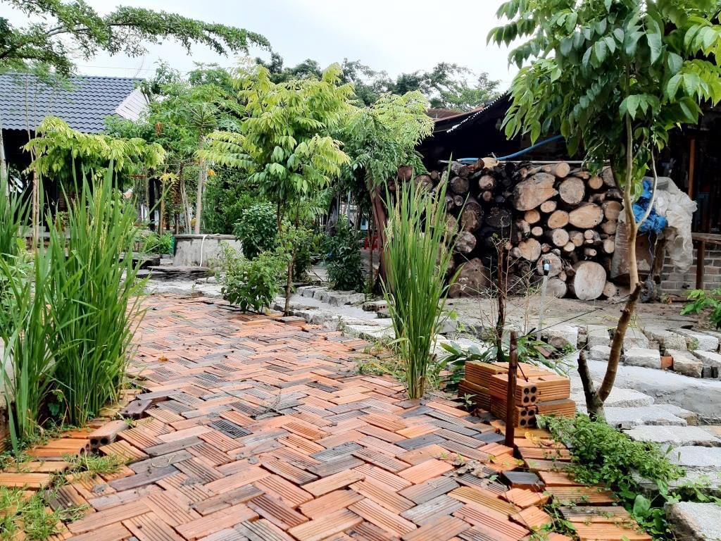 Cho thuê dài hạn hơn 1000 m2 mặt bằng sân vườn mới hoàn thiện đẹp, giá 6 triệu tại Võ Xu, Đức Linh, Bình Thuận
